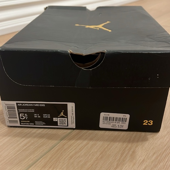 BNIB Jordan 1 Mid Chicago Black Toe (GS) - Picture 4 of 4